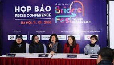 Tổ chức họp báo